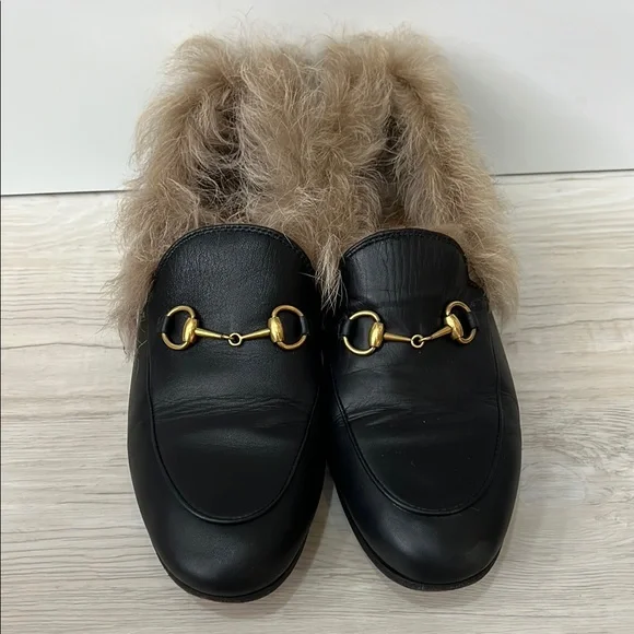 Gucci | Shoes | Gucci Black Leather Loafers With Gold Detail  display picture 1